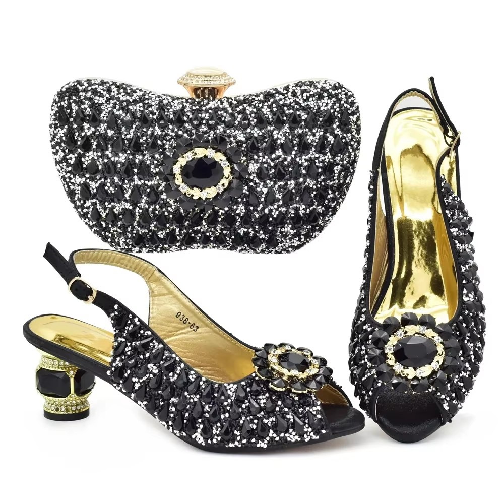 The party is paired with rhinestone round head fish mouth sandals and light hand bag set with large flash diamonds_voghion.com