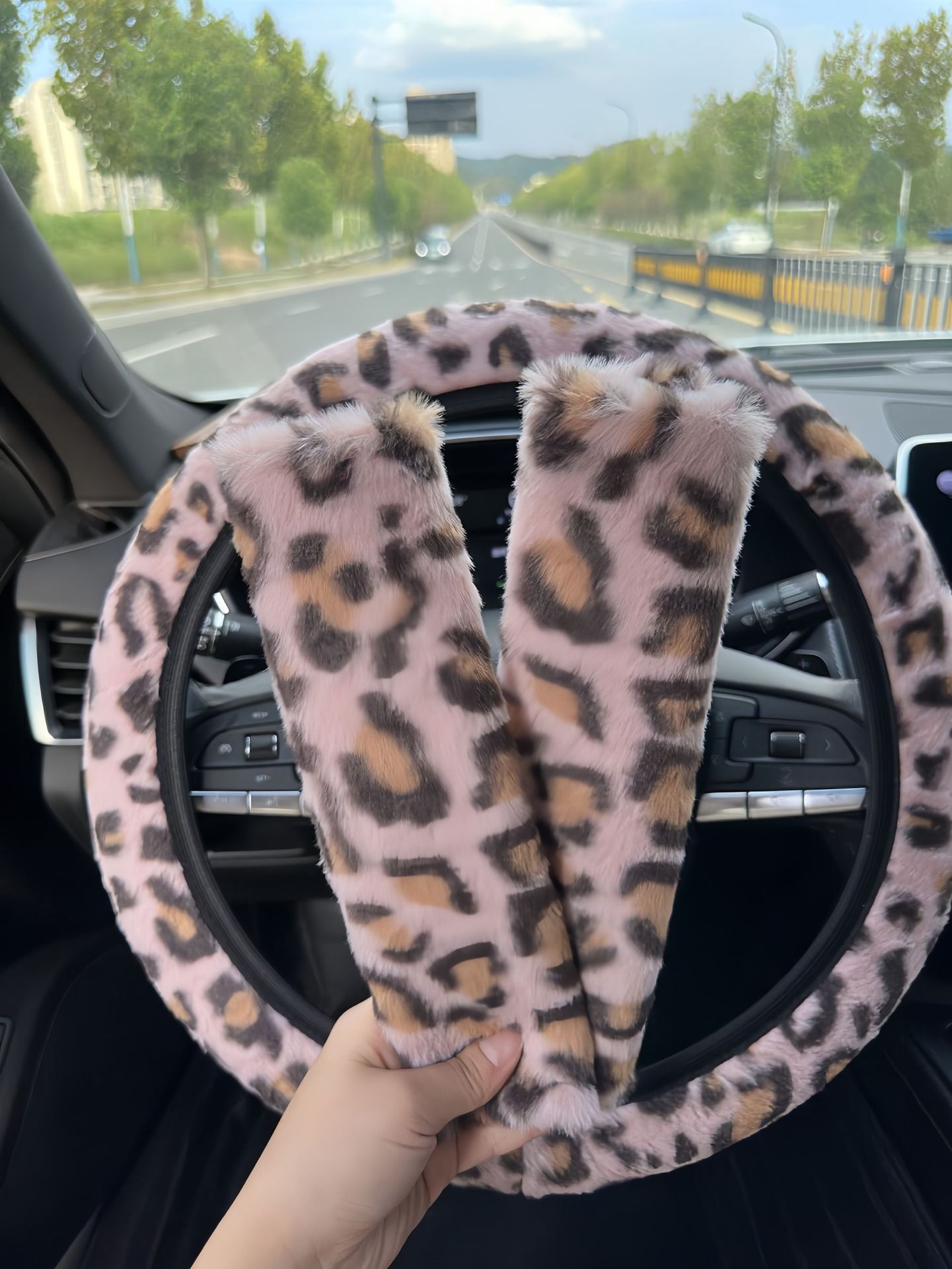 Cross-Border Dropshipping Car Steering Wheel Cover Leopard Print Thickened Winter Cute Non-Slip Warm Leopard Print Rabbit Fur Handle Cover
