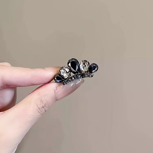 ��ɫ����С�ʹڰl�AŮ����С�ɂ�߅�����Aǰ�~��l����A�p���nϵ