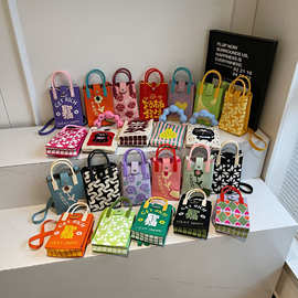 新款小众设计可爱卡通迷你针织手机包百搭小巧便携通勤斜挎小方包