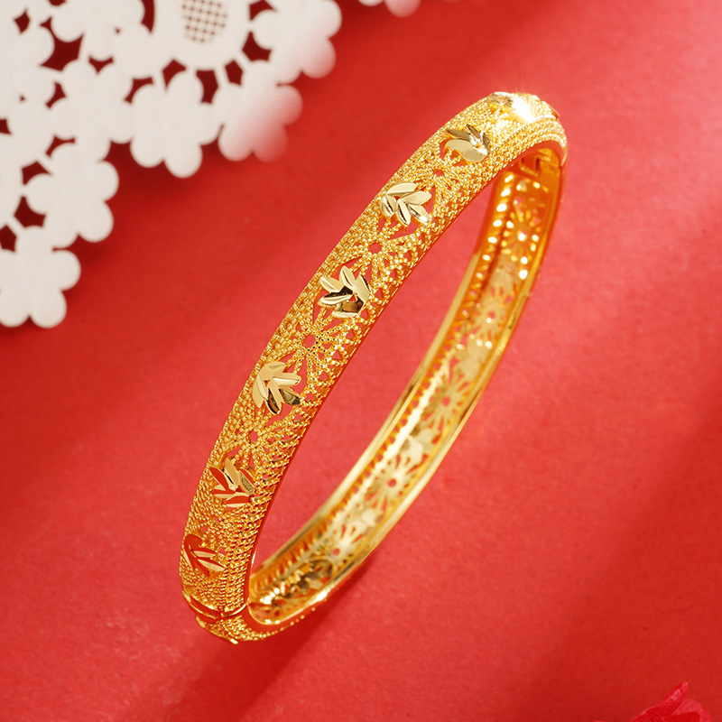 Oro hueco-hacia fuera pulsera de seda estilo Palacio aleación chapado en oro hebilla pulsera mujer boda retro tallado durante mucho tiempo no se desvanece