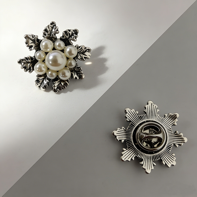Kamelienblüten Brosche Mit Mini Perlen Für Damen Kleidung_voghion.com
