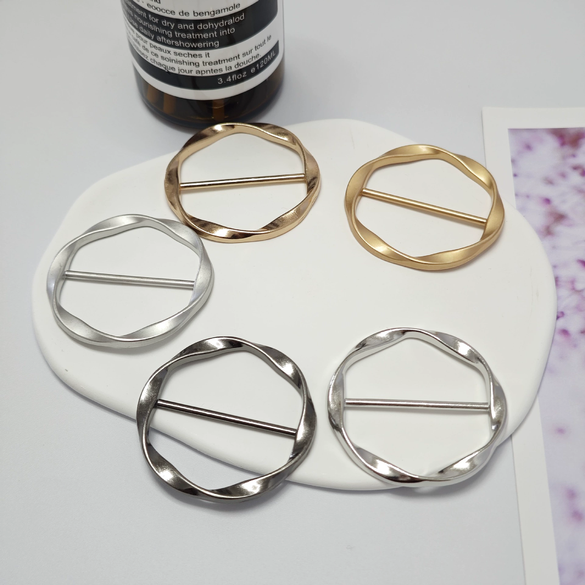 Футболка с короткими рукавами и коротким артефакт