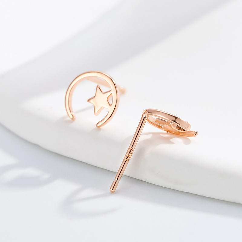 Minimalista estrella Luna Stud pendientes 925 Plata estrella Luna Stud pendientes mujeres simple nicho diseño temperamento oído joyería al por mayor