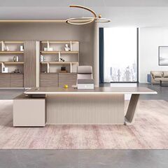 社長のデスクは簡単で、現代の社長のテーブルは大きいクラスのオフィスの家具は軽くて豪華な漆のマネージャーのテーブルのボスのテーブルを焼きます。