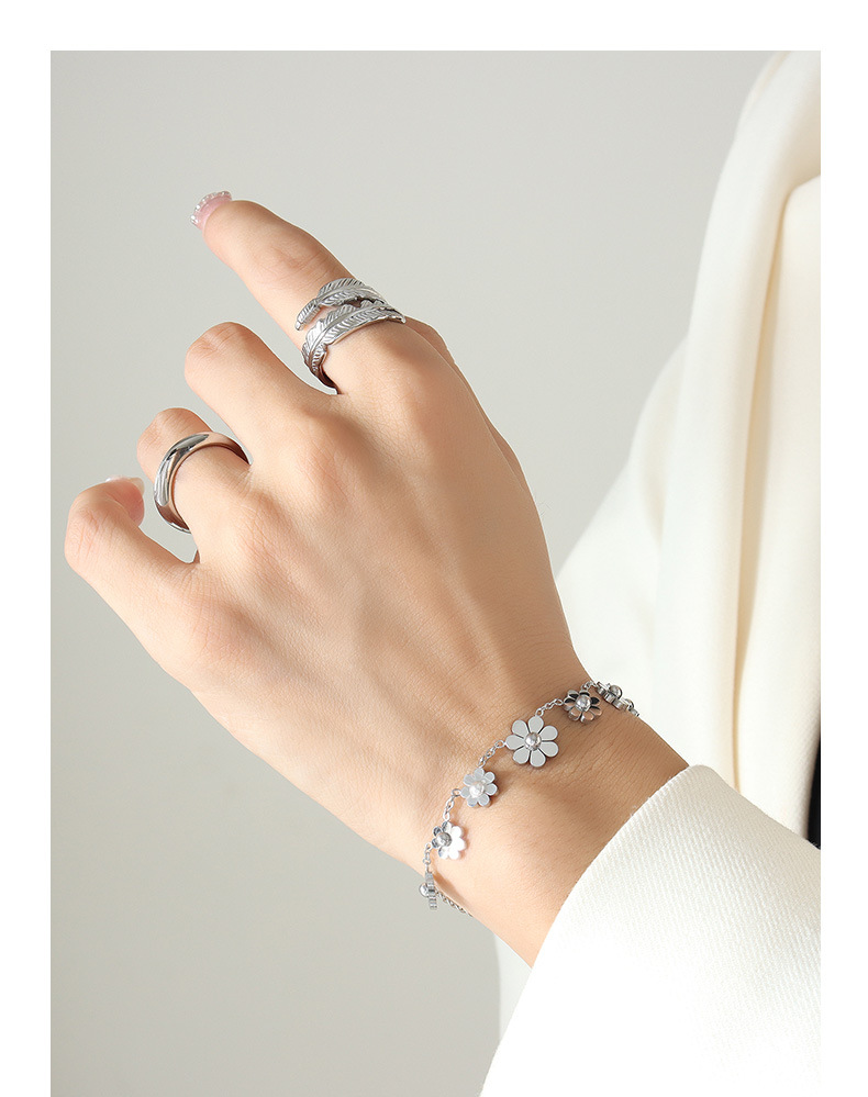 18K Gold Plated Plating Material 304 Stainless Steel Pendant Material Fashion Daisy 304 Stainless Steel 18K Gold Plated Bracelets In Bulk