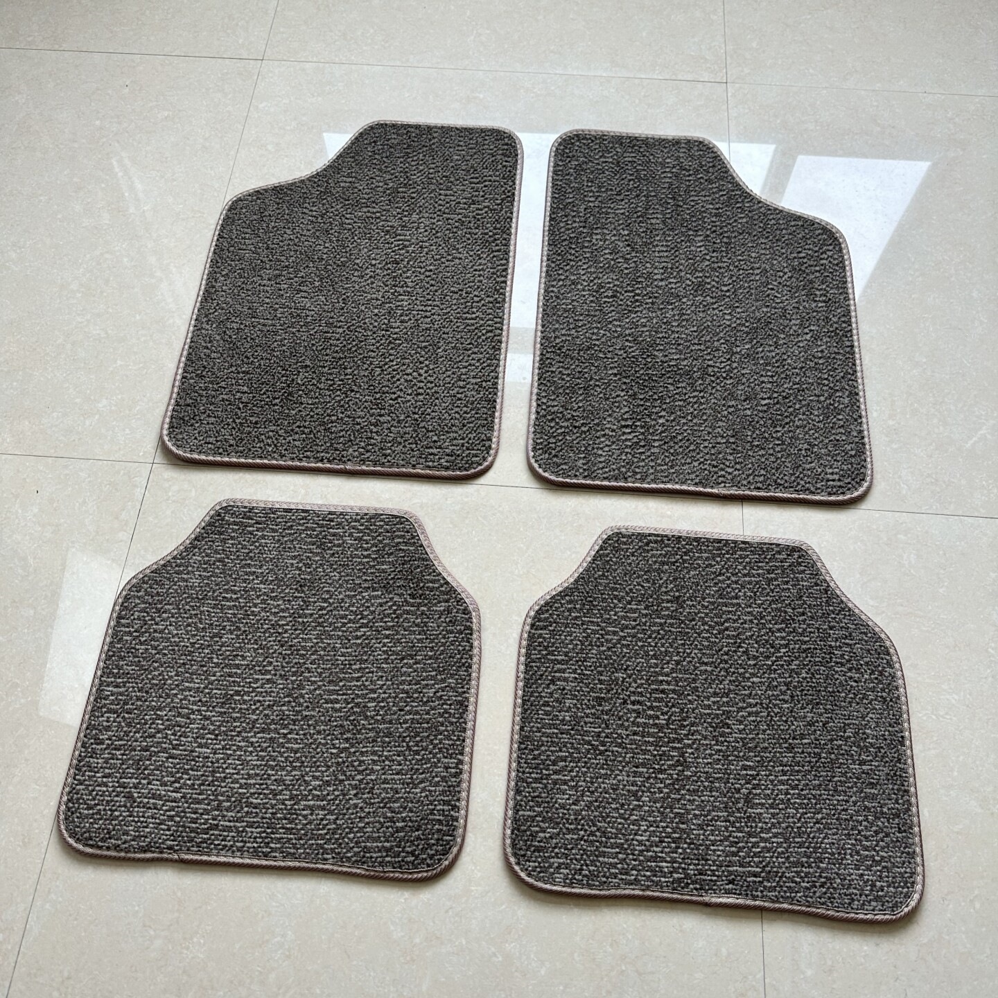 Suitable for car floor mats, suede anti-slip mats, one-piece floor mats, carpet protection mats, velvet mats, easy-to-clean waterproof mats