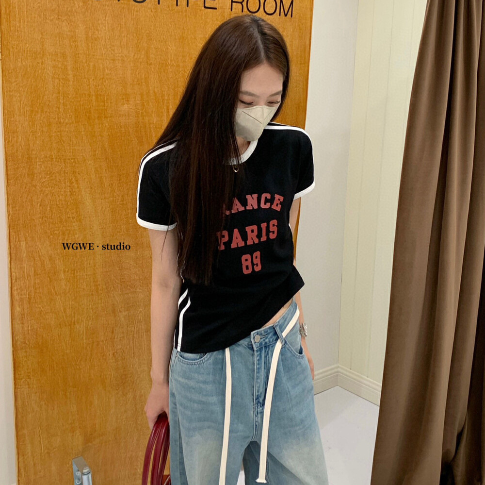 WGWE raya reductor de edad con letras impresas en contraste borde de color estilo universitario cuello redondo pequeño delgado camiseta de manga corta W5412
