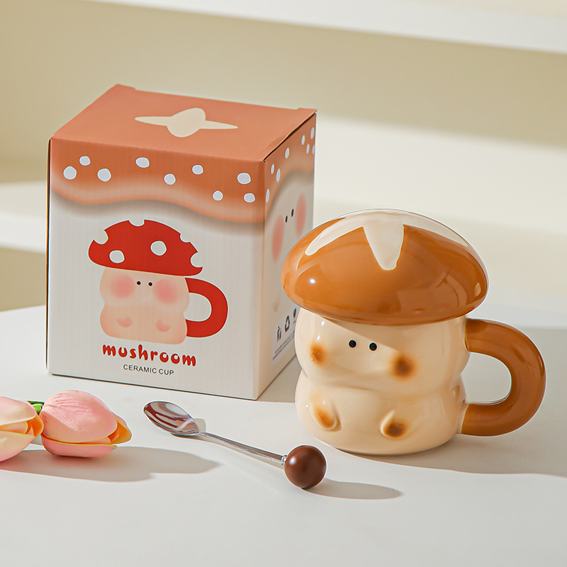 Corazón de una niña encantadora taza de cerámica de hongos con tapa de mano con regalo de alto valor creativo de cerámica taza de café