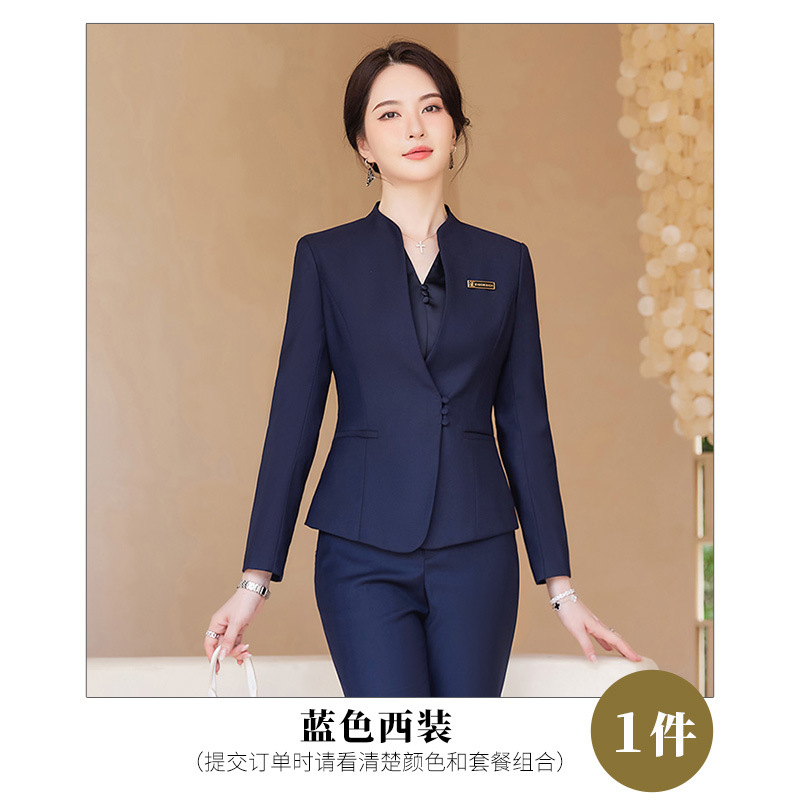 Синий костюм