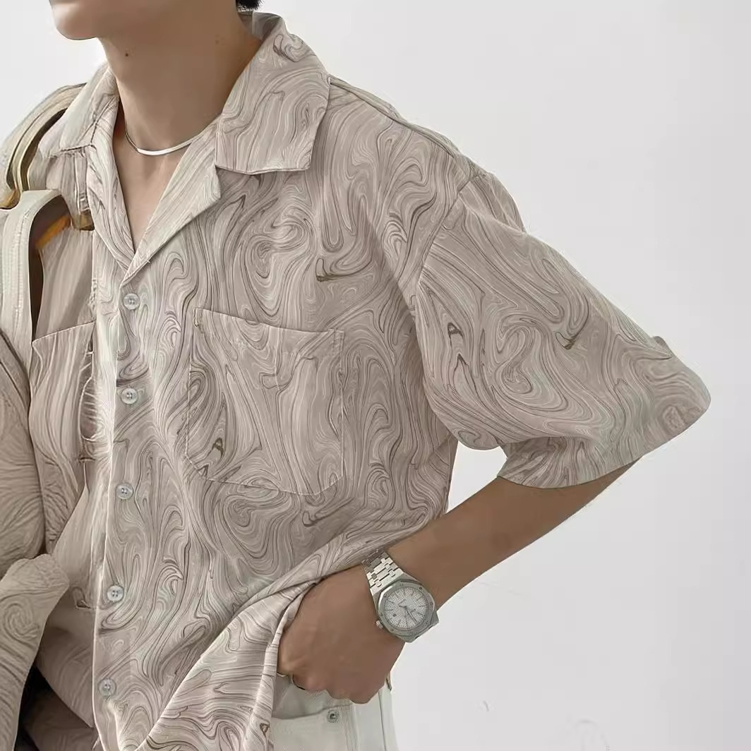 Camisa de manga corta con patrón de onda vintage de gama alta Camisa casual de textura de estilo occidental suelta perezosa de nicho de verano para hombres