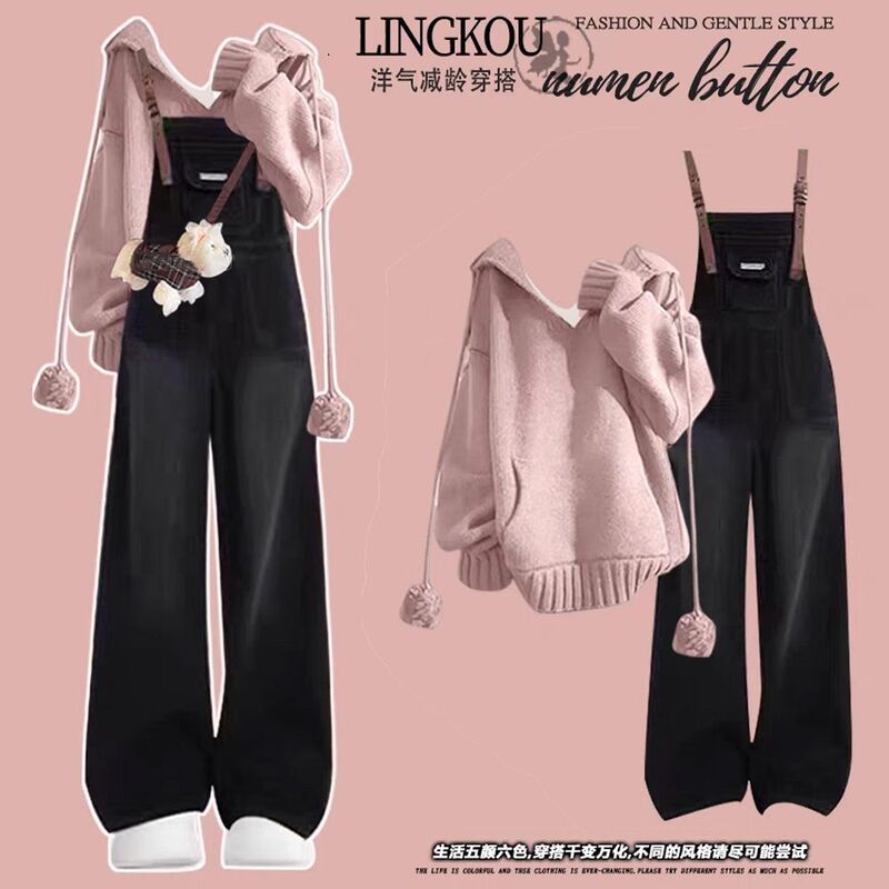 Fashion Suit # Sweet Hooded Mid-Length Knitted Sweater Paired with Age-Reducing American Denim Overalls