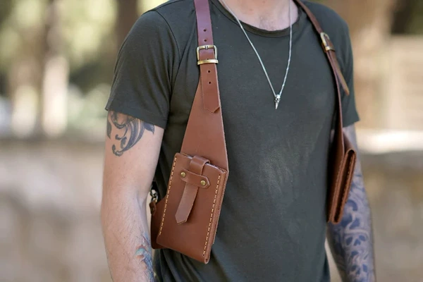 Mobile phone, underarm bag