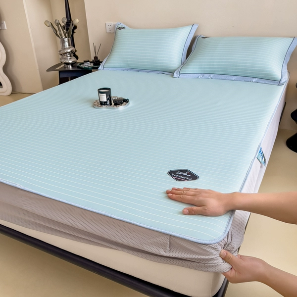 Stripes - blue fitted sheet