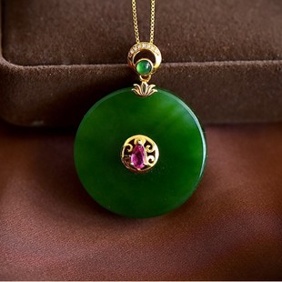 Fubei Diamond Jewelry [18K Gold Inlaid Hetian Jasper Nostalgic Safety Buckle Pendant] Overall Size Is about 25*33mm