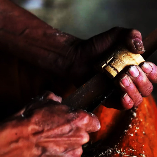 Traditional classical nostalgic old-fashioned bamboo wood umbrella oilcloth oil paper umbrella rhubarb umbrella handmade rainproof prop garden tung oil umbrella