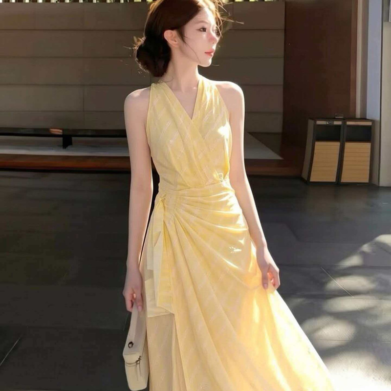 French-Style Stunning Yellow Halter Neck Striped Shirt Dress, Summer Elegant Goddess Style, New High-End Women's Fashion French-Style Stunning Yellow Halter Neck Striped Shirt Dress, Summer Elegant Goddess Style, New High-End Women's Fashion