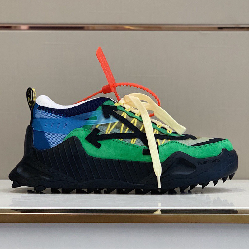 검정색과 녹색 스티치