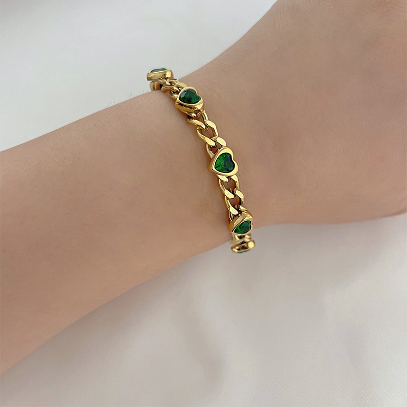 Bracelets De Zircon De Placage D'acier Inoxydable De Forme De Coeur De Mode display picture 3