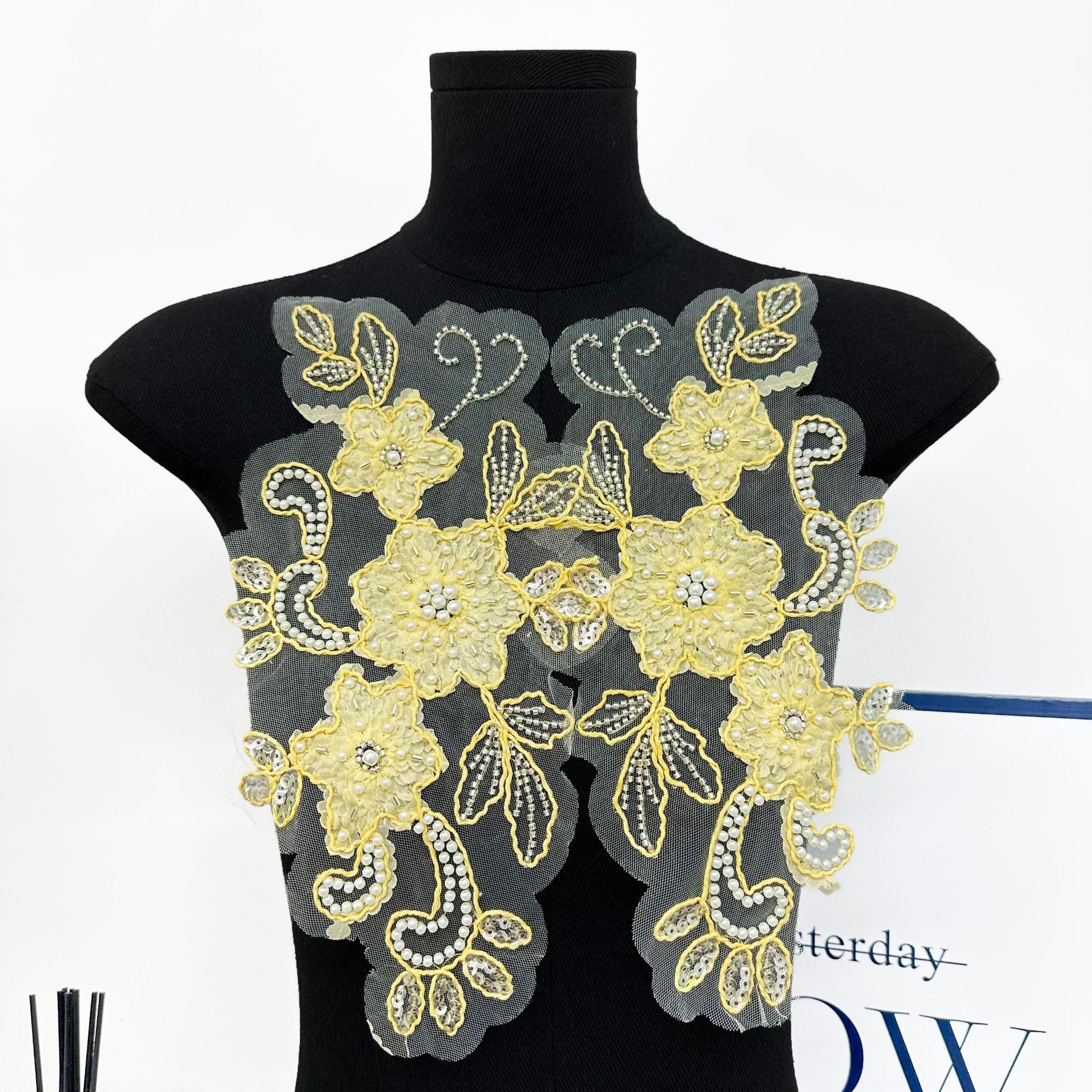 Flor de perlas bordadas vestido de boda decoración decalca de perlas tridimensionales accesorios hechos a mano al por mayor