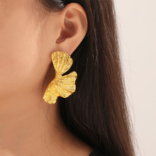 欧美chic风银杏树叶扭曲纹理叶子耳钉钛钢镀18k金夸张轻奢风耳饰