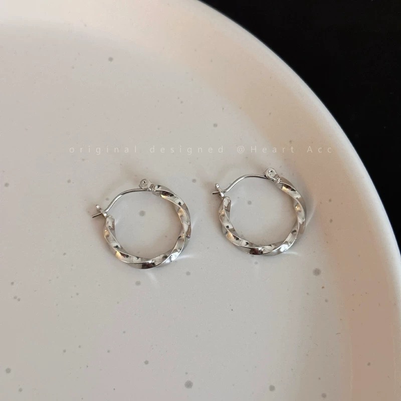 Advanced Feminine Temperament, 2024 New Round With Small And Cool Style, Plain Earrings_voghion.com