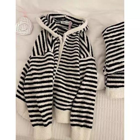 2024 New Coral Fleece Striped Women's Pajamas Autumn and Winter High-end fleece-lined Thickened Home Clothes for Outer Wear