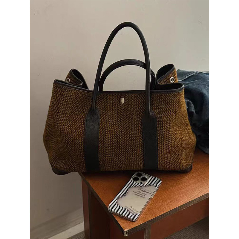 Designers Autumn and Winter New Women's Bag Fashionable Elegant Woolen Shoulder Portable Large Bag Simple All-match Backpack