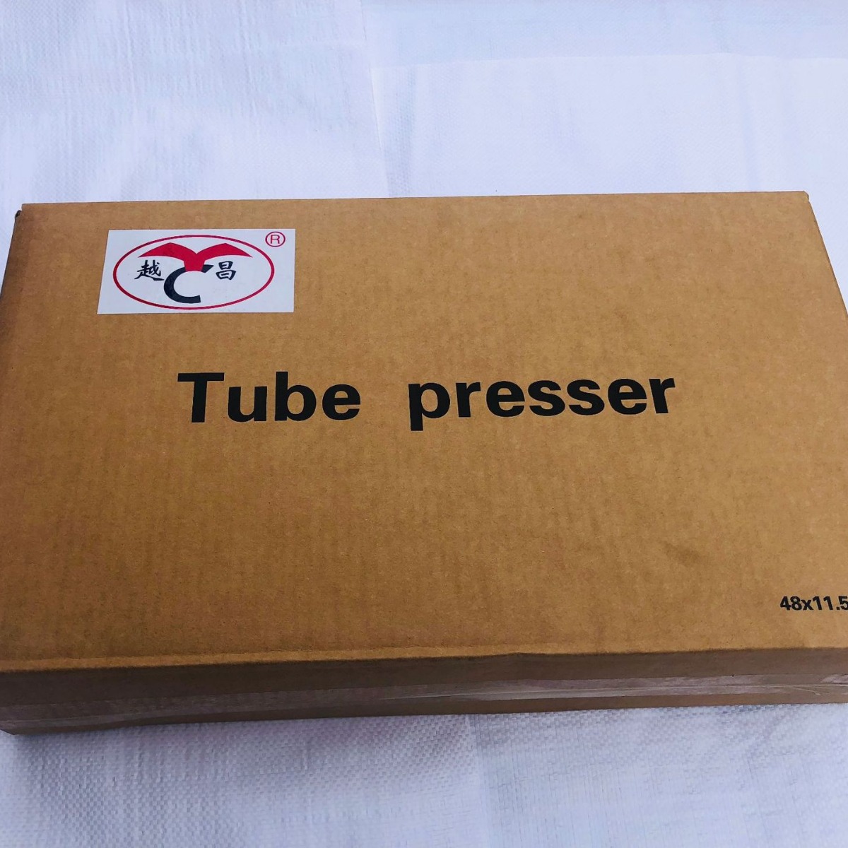 La nueva máquina de la Junta de tubo de la presión de Yuechang puede presionar 6-32 diámetro del tubo denso tejido tres pegan dos líneas diverso tubo de alta presión del espray