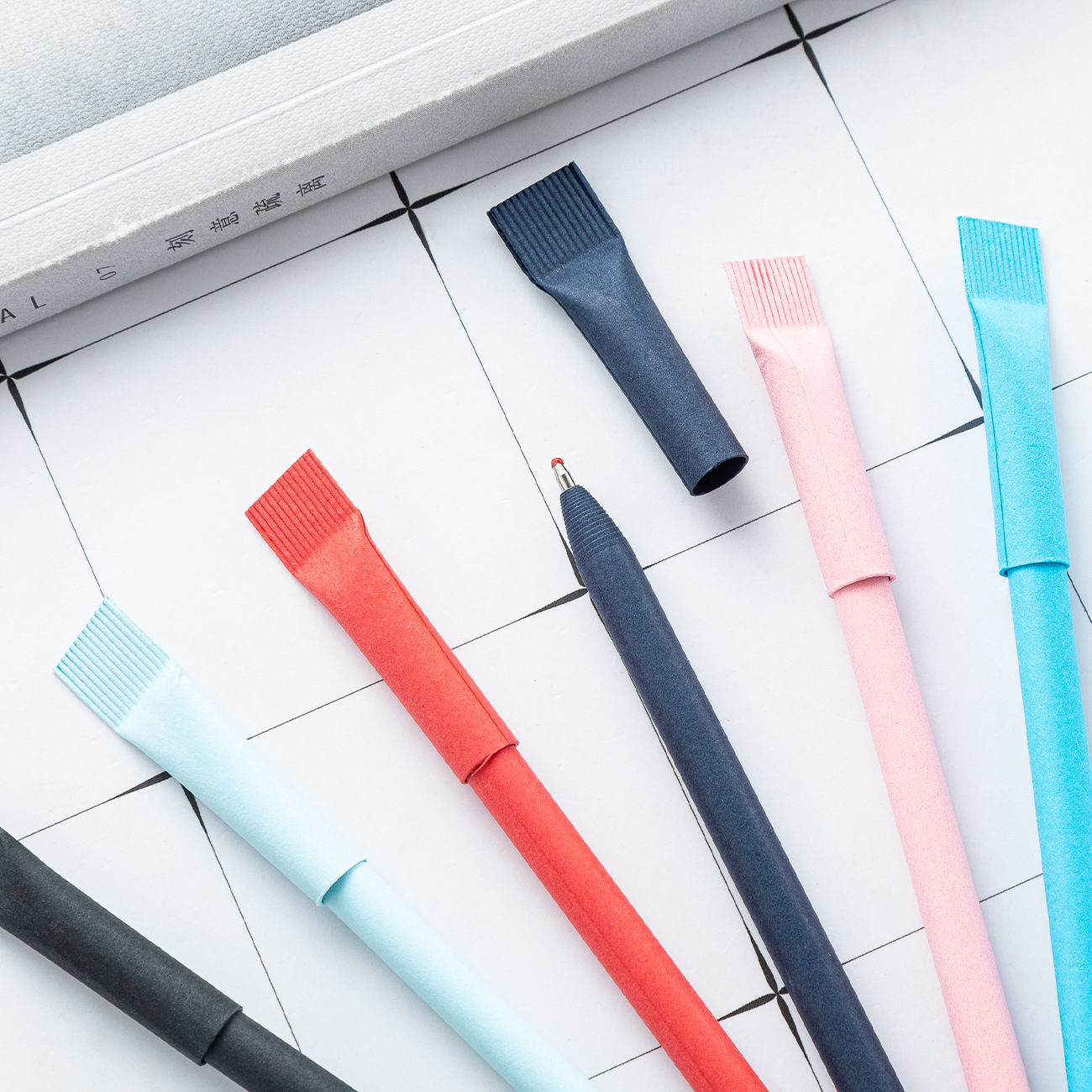 Tubo de papel lápiz de bola impresa logotipo simple lápiz de papel kraft lápiz de tubo de papel lápiz de caramelo creativo lápiz de tubo de papel