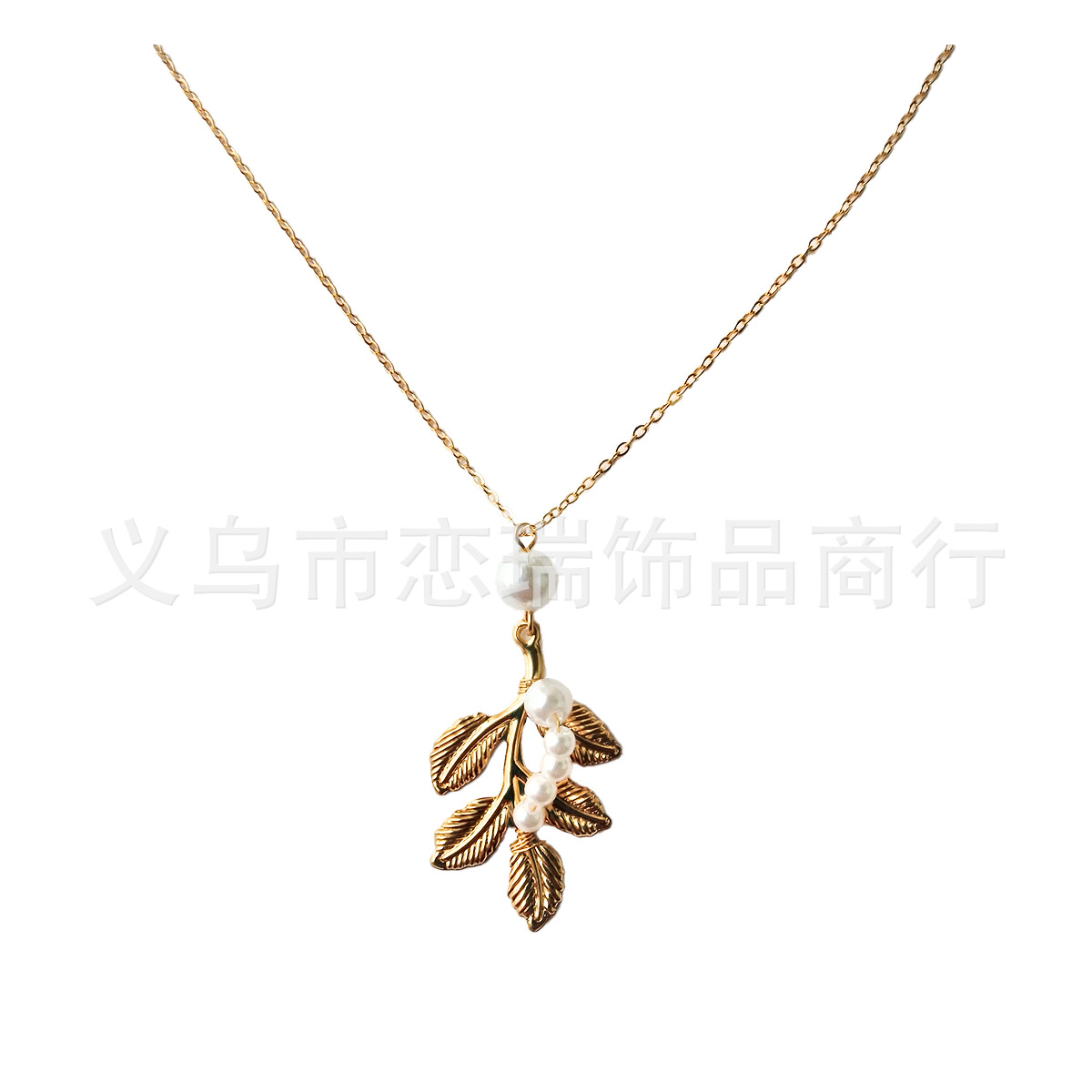 Collar de seis perlas con hojas