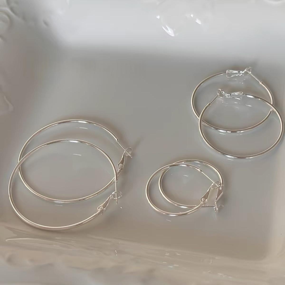 Minimalist fashion hoop earrings for women, unique design, versatile plain hoop earrings, suitable for daily wear and commuting, ultra-thin earrings