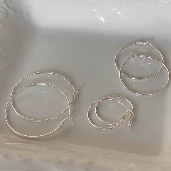 Minimalist fashion hoop earrings for women, unique design, versatile plain hoop earrings, suitable for daily wear and commuting, ultra-thin earrings