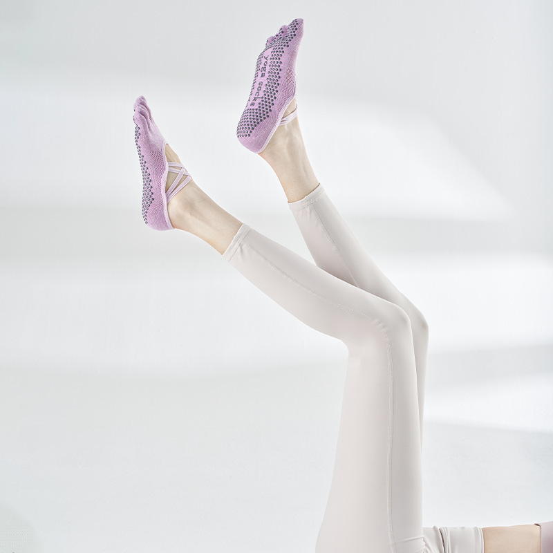 Calcetines de Pilates con cinco dedos y tiras, calcetines de yoga para mujer, calcetines deportivos profesionales antideslizantes, de algodón puro con dedos separados, exportación a Japón y Corea.