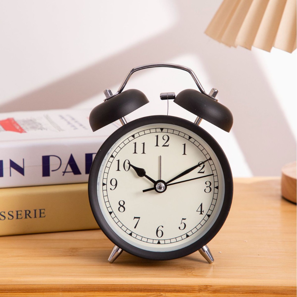 Venta directa de fábrica 3.8-pulgadas retro reloj despertador hogar pantalla luz ambiente de lujo reloj despertador mudo tiempo muy preciso reloj