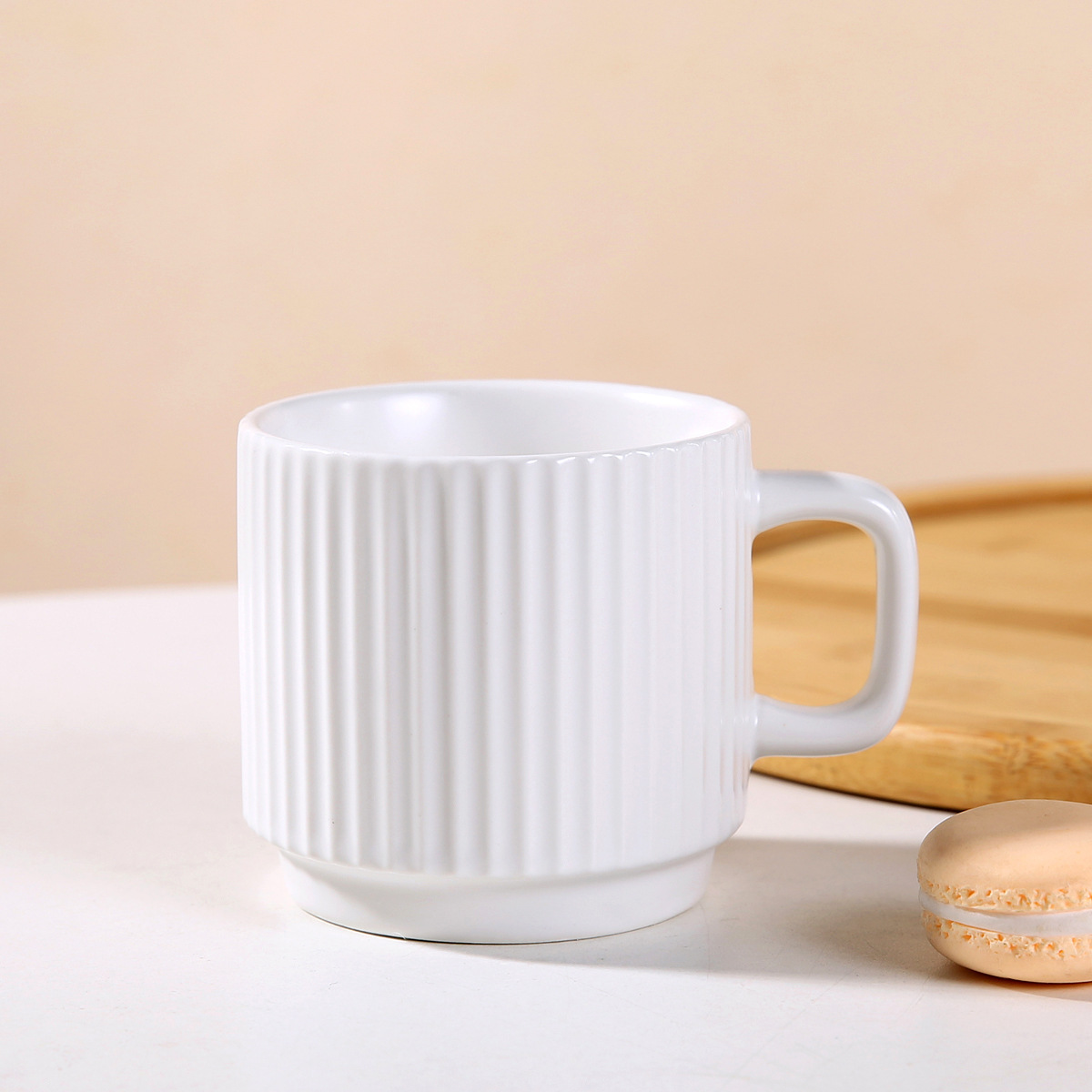 Bonbonfarbener Keramikbecher im Macaron-Stil für Paare, schlichte Kaffeetasse, Wasserbecher mit vertikalen Streifen fürs Büro_voghion.com