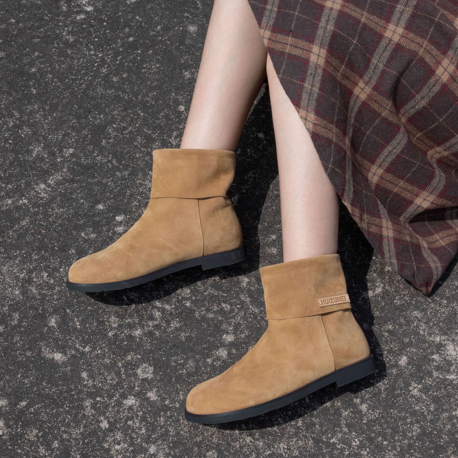 Retro demi-season universal ankle boots flat