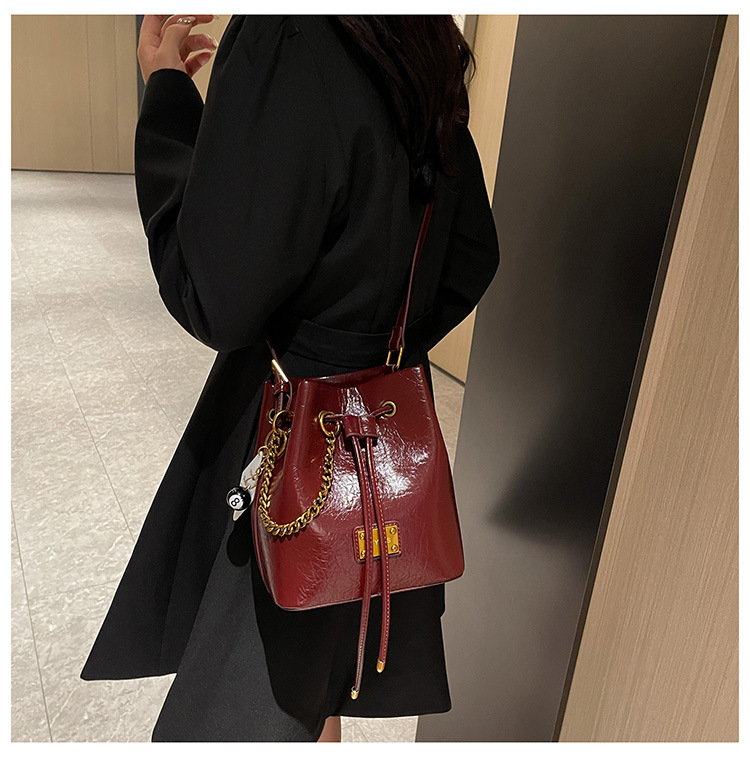 792g Weight Polyester Lining Material Sewing Thread Fashion Element String Closure Type Single Shoulder Strap Strap Type Bucket Bag Bags Type Casual, Street, Shopping Occasion Pu Leather Material Solid Color Pattern All Seasons Season Women's Gender Streetwear Style Bucket Shape Medium Size Women's Medium Pu Leather Solid Color Streetwear Sewing Thread Bucket String Bucket Bag 15
