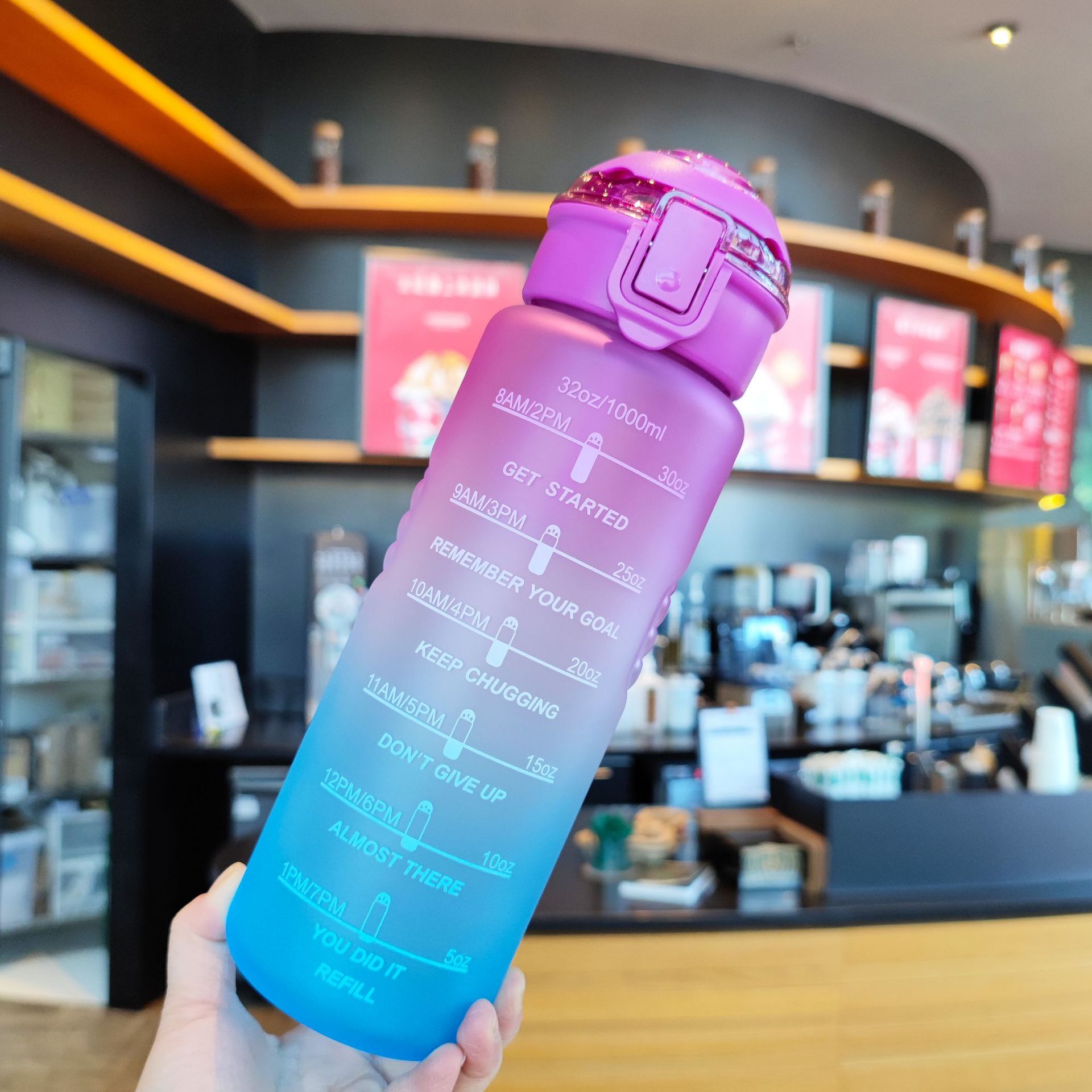 Botella de agua de color degradado cubierta de rebote de alto aspecto esmerilado taza de agua de gran capacidad hervidor deportivo de agua potable directa con compartimiento de té