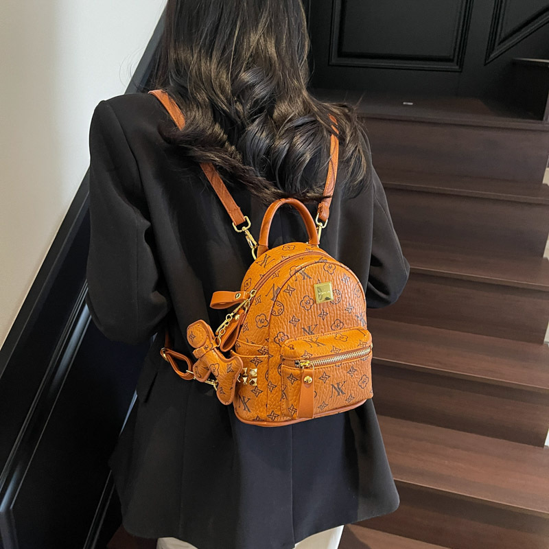 Mochila de mujer popular coreana Mochila colgante con estampado de estilo occidental 2025 nuevo bolso de mujer portátil de comercio exterior
