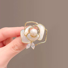 Xiaoxiangfeng new pearl camellia brooch women's high-end design niche temperament corsage anti-exposure pin