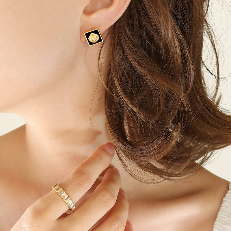 Temperamento francés incrustaciones de acrílico en relieve colgante collar personalidad pendientes moda titanio acero joyería traje