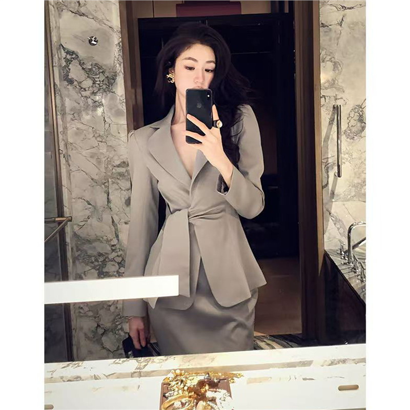 秋季新款今年流行漂亮小香风高级感减龄洋气灰色外套半裙套装女|undefined