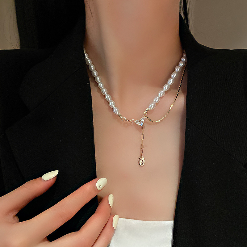 Collar Con Colgante De Perlas De Amor De Diamantes De Imitación Retro display picture 4