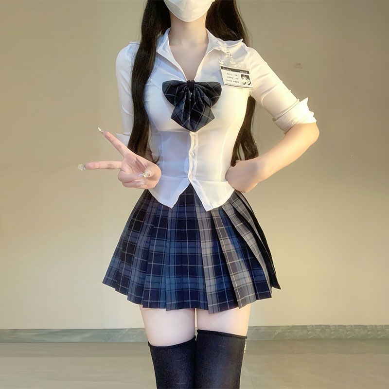 Shuger váy 43+trắng căng xương cá tay áo dài+nơ lụa đen