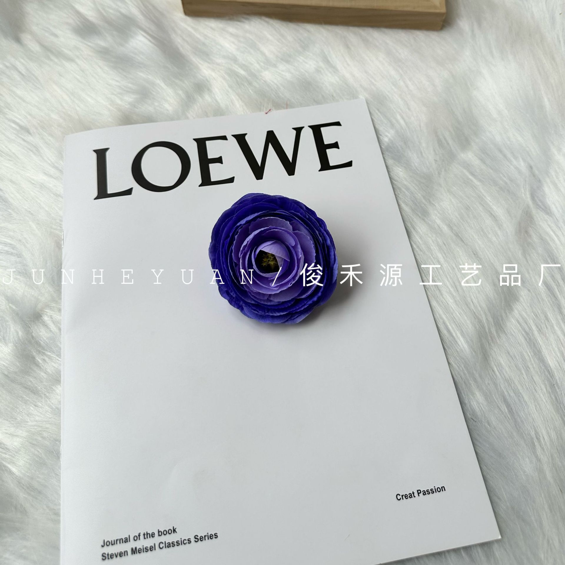 진한 보라색