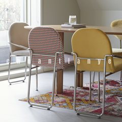 北欧の金属の足の椅子のネットの赤いinsの布芸の背もたれの小さい部屋型の家庭用の本の机と椅子の軽い豪華な食事の椅子