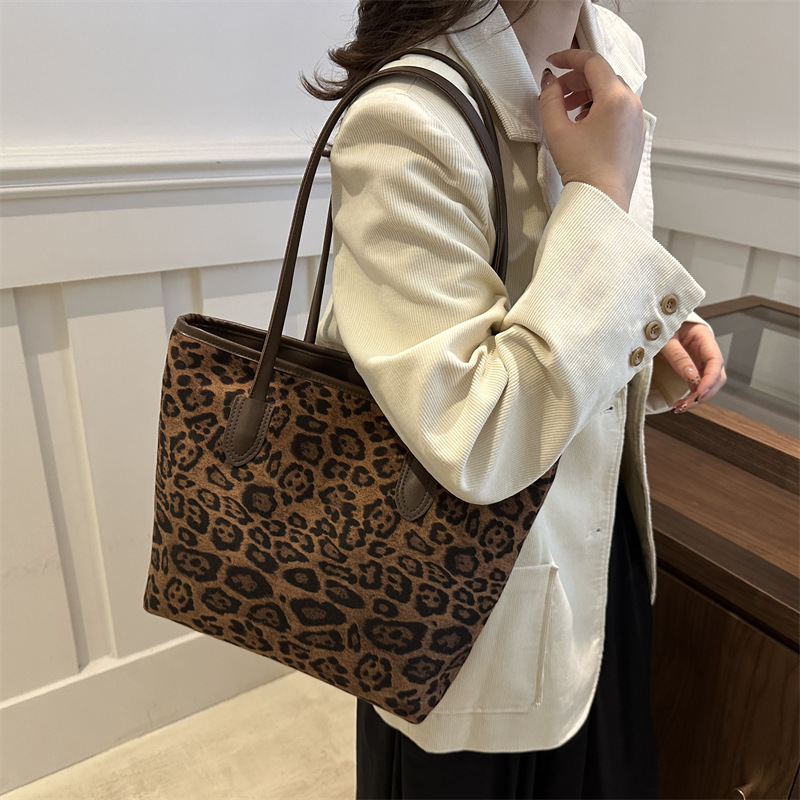 Este año super fuego leopardo bolso para mujeres 2024 nuevo estilo versátil otoño invierno estudiantes de gran capacidad clase bolsa de viaje de hombro