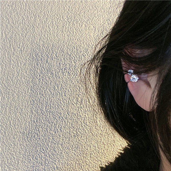 2022 exquisito Super Flash ZIRCON nuevo clip de hueso de oreja simple pequeño clip de oreja versátil no anticuado clip de oreja sin oreja para mujeres