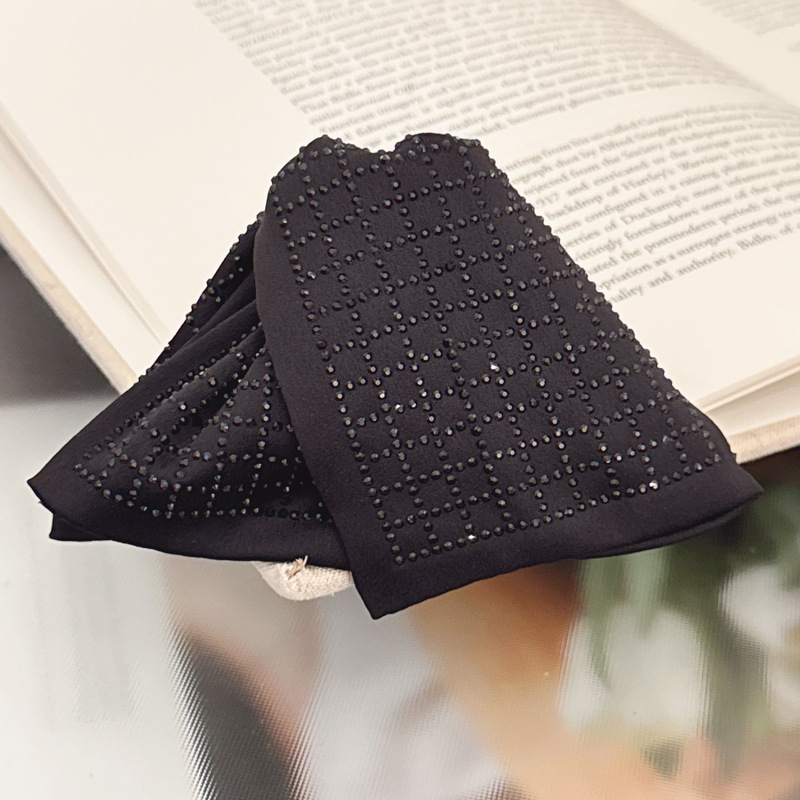 193 треугольный захват со стразами